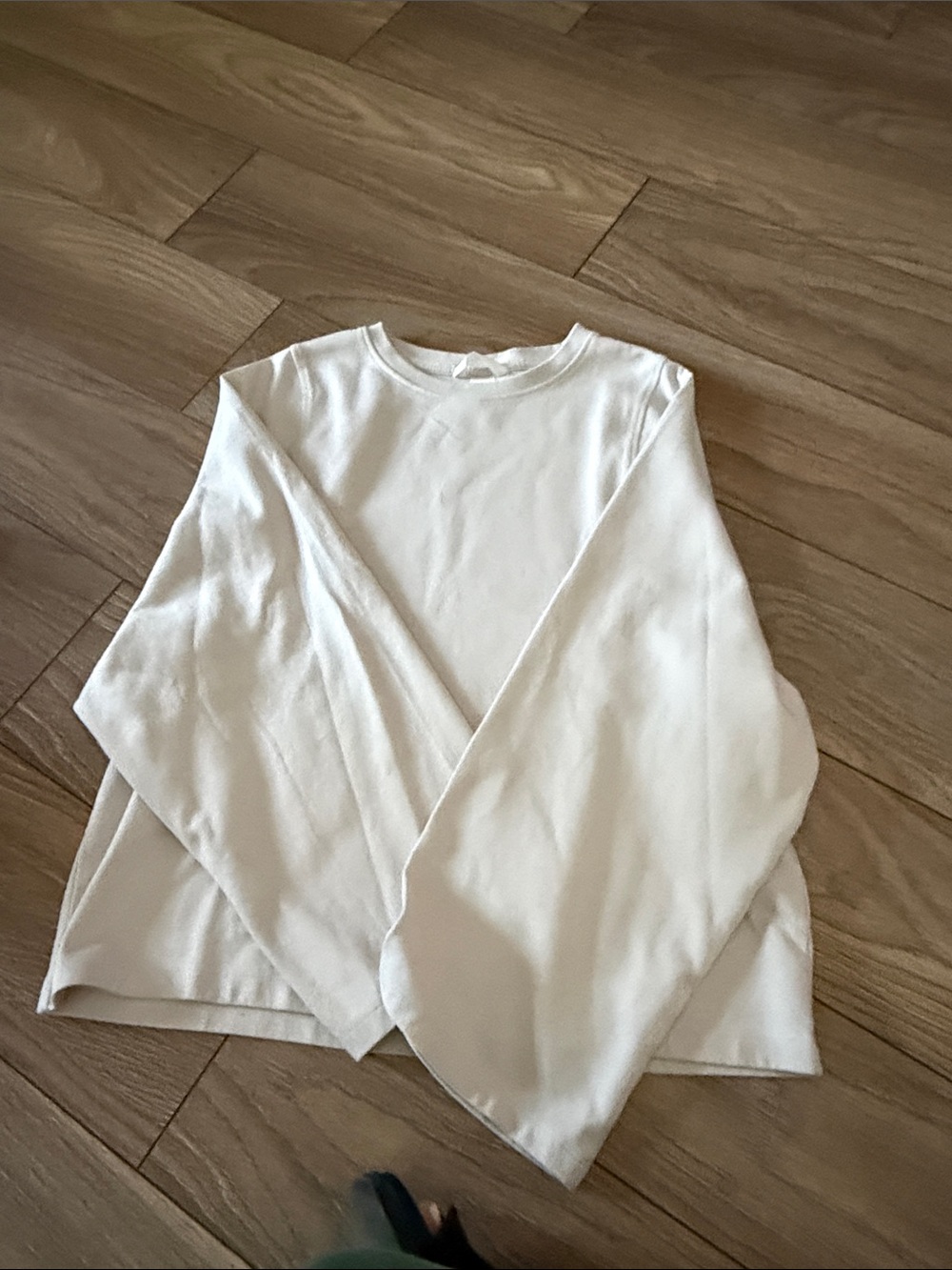 H&M White Long-Sleeve Crewneck Tee